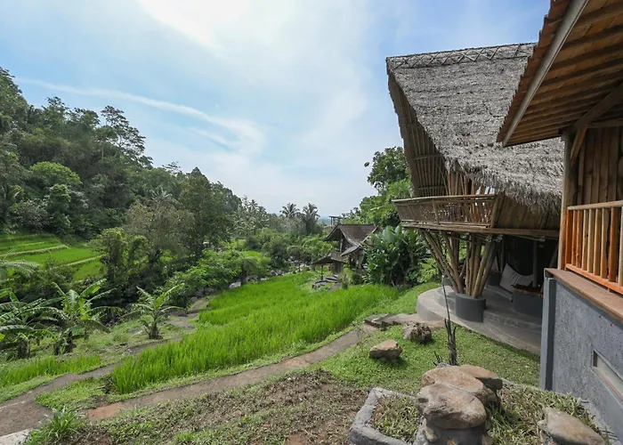 Keuma & Resto By The Lavana Villa *