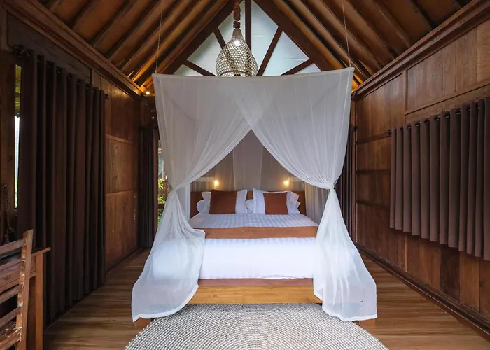 Villa Keuma & Resto By The Lavana *