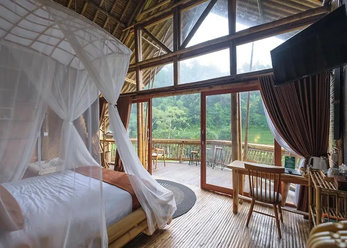 Villa Keuma & Resto By The Lavana