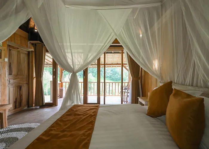 Villa Keuma & Resto By The Lavana