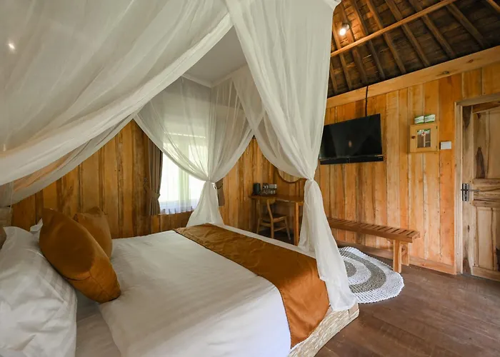 Villa Keuma & Resto By The Lavana *